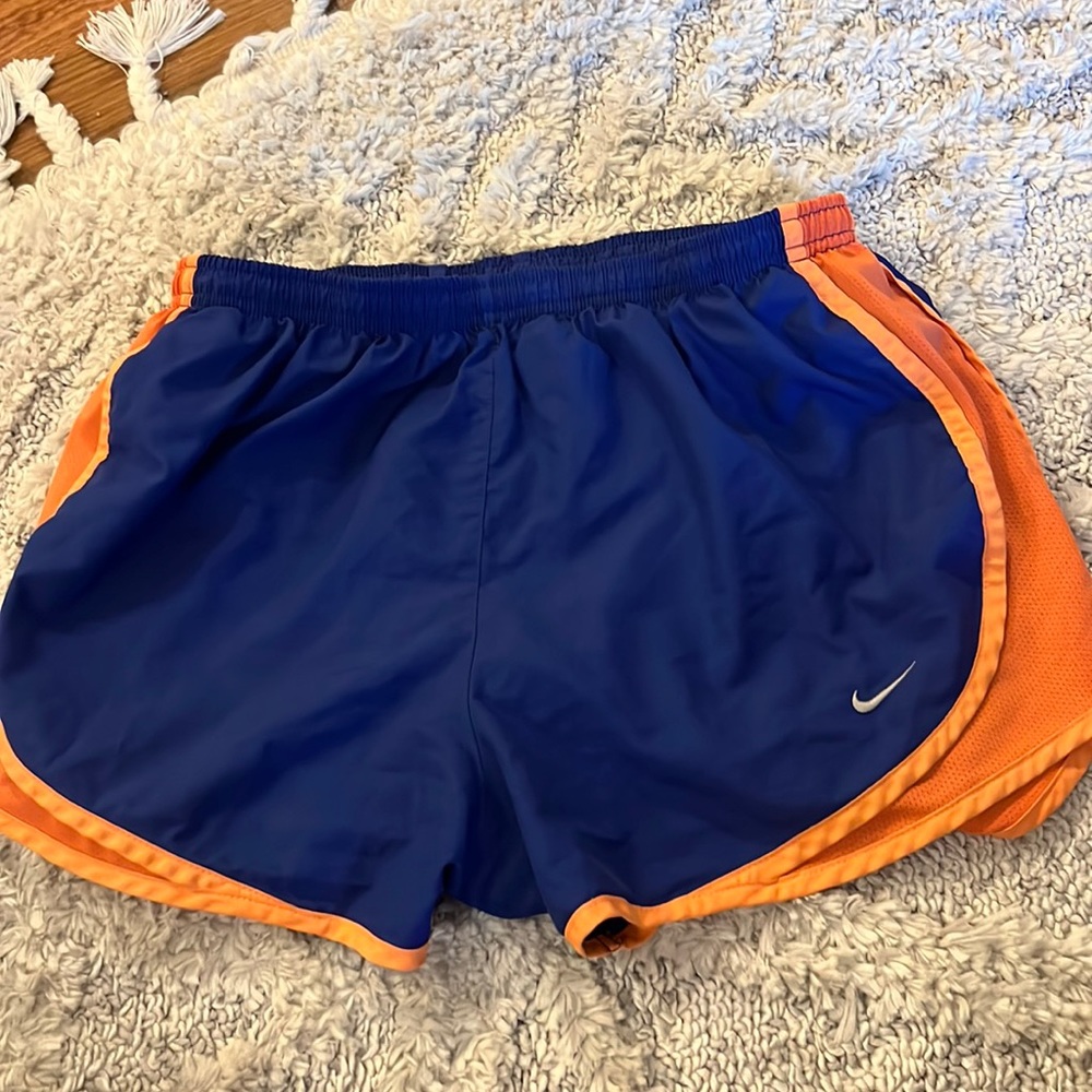 Nike shorts size M